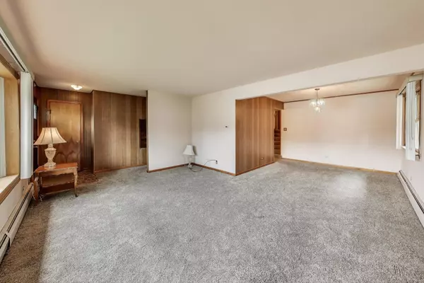 Lyons, IL 60534,4121 Maple AVE