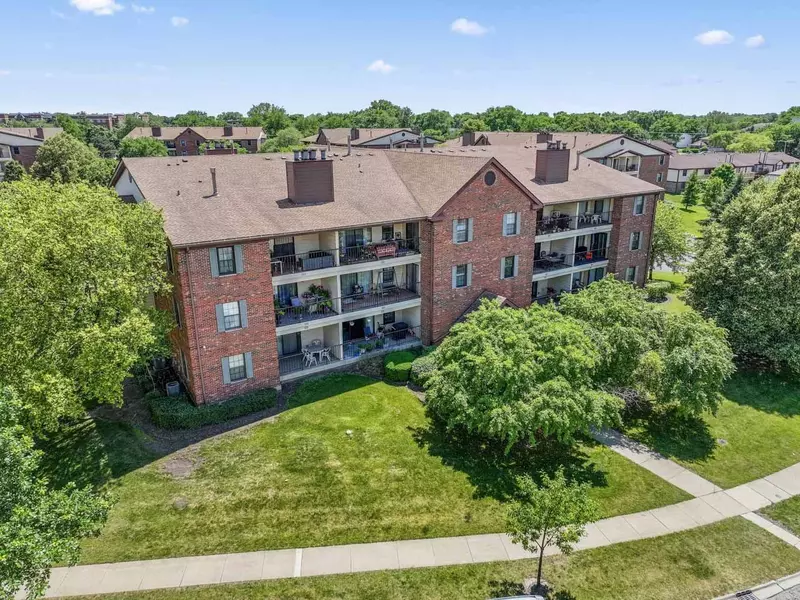 671 Hapsfield LN #105, Buffalo Grove, IL 60089
