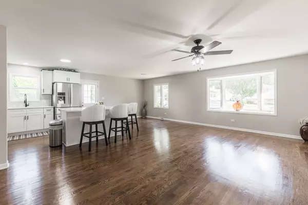 Lombard, IL 60148,22 W Prairie AVE