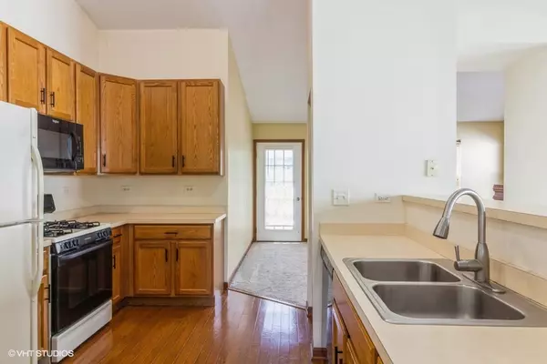 Naperville, IL 60563,2418 Oneida LN #2418