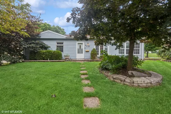 27 Ridge CIR, Streamwood, IL 60107
