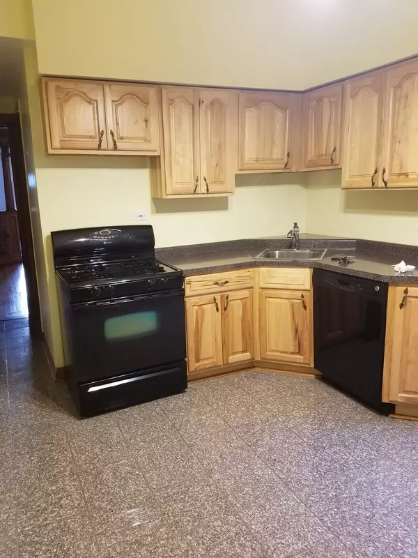 Chicago, IL 60622,919 N Leavitt ST #2F