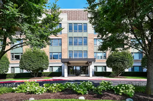 1000 Village Center DR #113, Burr Ridge, IL 60527