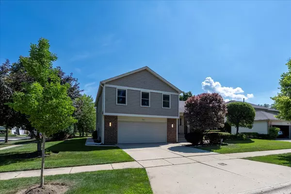 950 Cumberland LN, Buffalo Grove, IL 60089