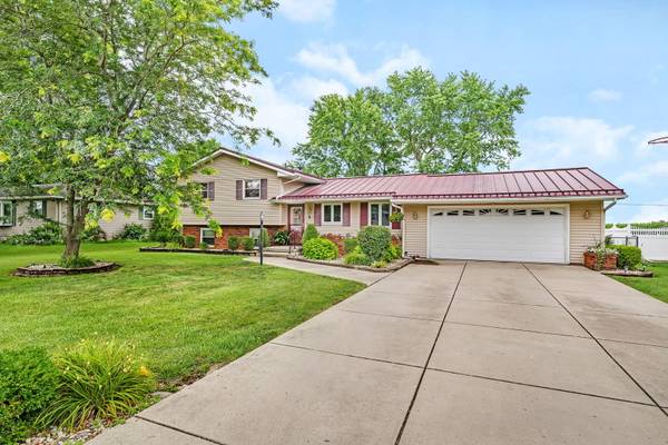 2 Manhattan DR, Streator, IL 61364