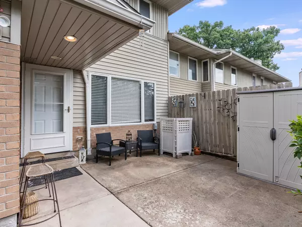 Naperville, IL 60540,471 RIVER BEND RD #107
