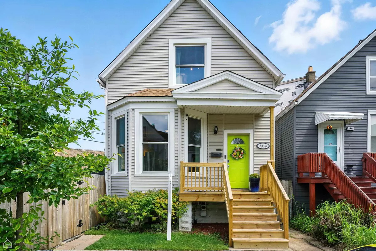 Chicago, IL 60618,3313 N Sacramento AVE