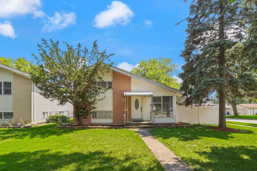 611 N Iowa AVE, Villa Park, IL 60181