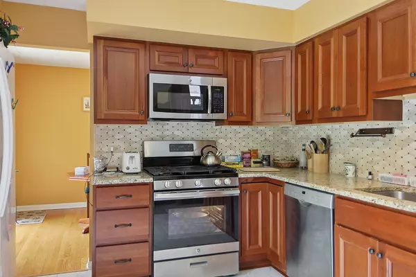 Darien, IL 60561,17W455 Concord PL