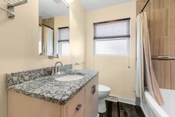 Chicago, IL 60652,3635 W 82nd ST