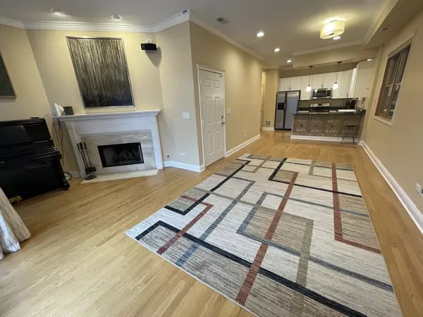 Chicago, IL 60610,1528 N Hudson AVE #2