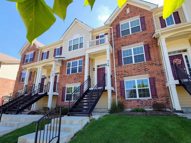 719 Hickory ST, Mundelein, IL 60060