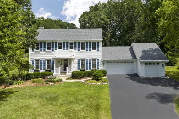 1768 White Fence LN, Libertyville, IL 60048