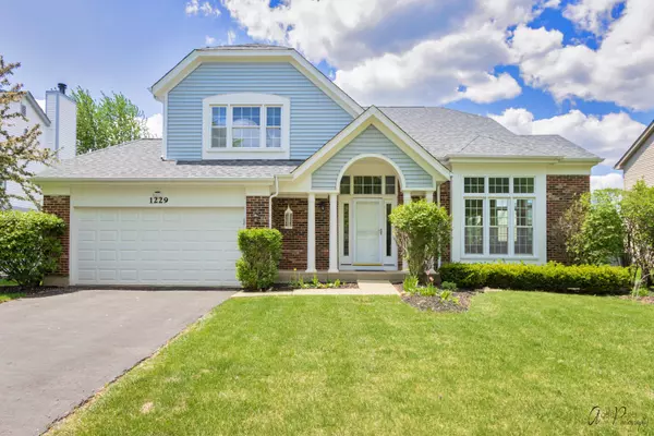 1229 Thorndale LN, Lake Zurich, IL 60047