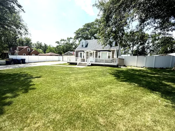 Northbrook, IL 60062,684 Pfingsten RD