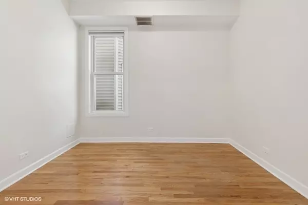 Chicago, IL 60657,1037 W Oakdale AVE #2