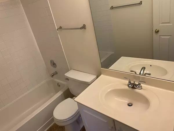 Gurnee, IL 60031,17888 W Braewick RD