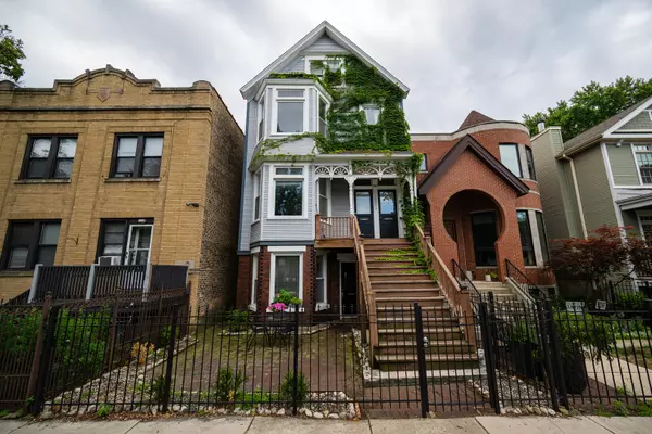 1821 W Barry AVE #1, Chicago, IL 60657