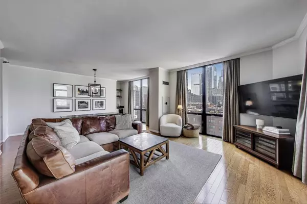 Chicago, IL 60654,435 W Erie ST #1207
