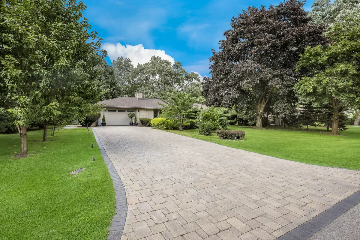 Palatine, IL 60067,372 Longacres LN