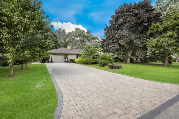 372 Longacres LN, Palatine, IL 60067