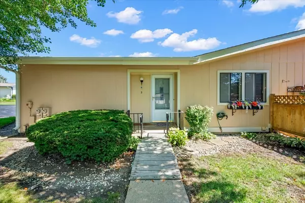 Mchenry, IL 60050,4716 W Oakwood DR #2