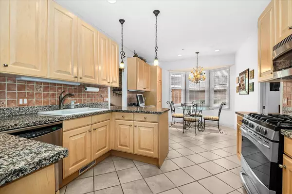 Highland Park, IL 60035,850 Evergreen WAY