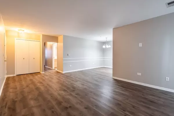 Schaumburg, IL 60193,216 Westminster CT #5A