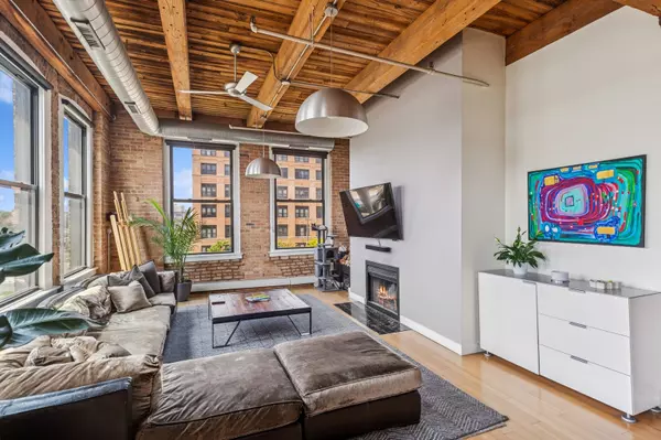 Chicago, IL 60607,400 S Green ST #305