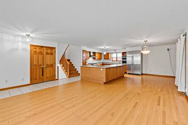 Skokie, IL 60076,4053 Kirk ST
