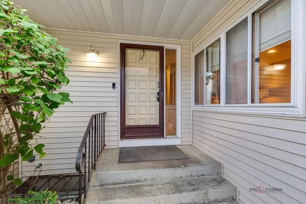 Deerfield, IL 60015,645 Martin LN