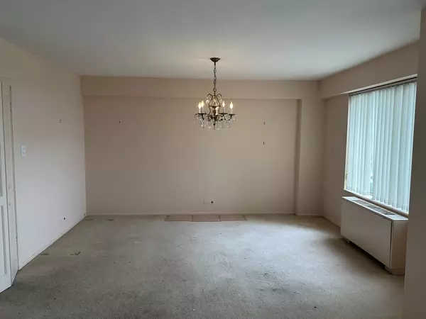 Chicago, IL 60645,7061 N Kedzie AVE #1008