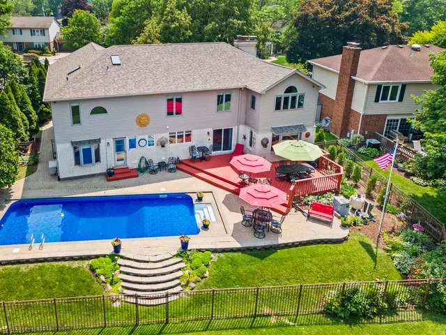 1424 E Jonquil CIR, Arlington Heights, IL 60004