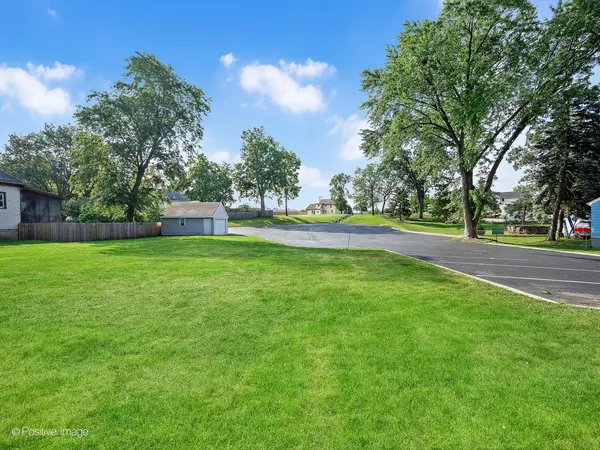 West Chicago, IL 60185,155 S Oakwood AVE