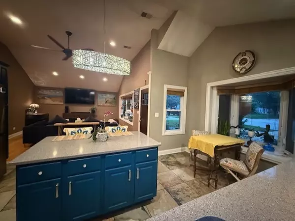 Oak Lawn, IL 60453,4930 W 92nd ST