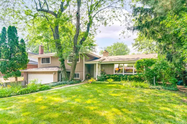 1802 Winthrop RD, Highland Park, IL 60035