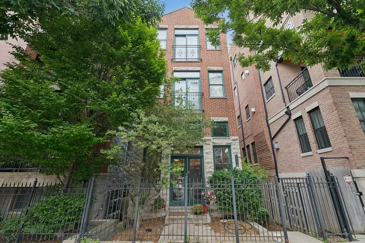 Chicago, IL 60647,1925 N Damen AVE #1