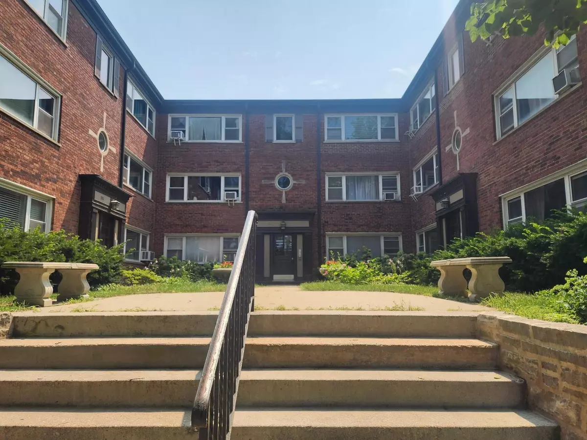Evanston, IL 60201,1318 Central ST #1N