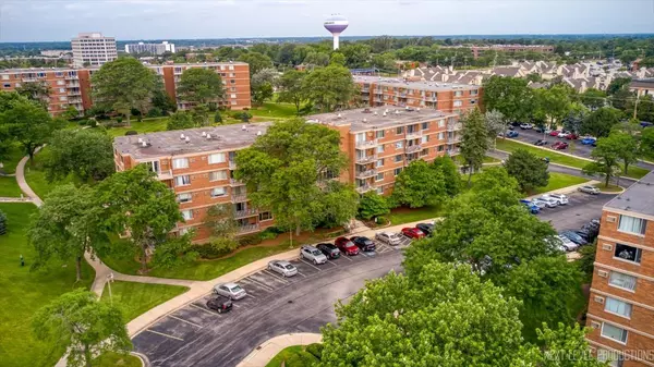 2222 S Stewart AVE #1C, Lombard, IL 60148