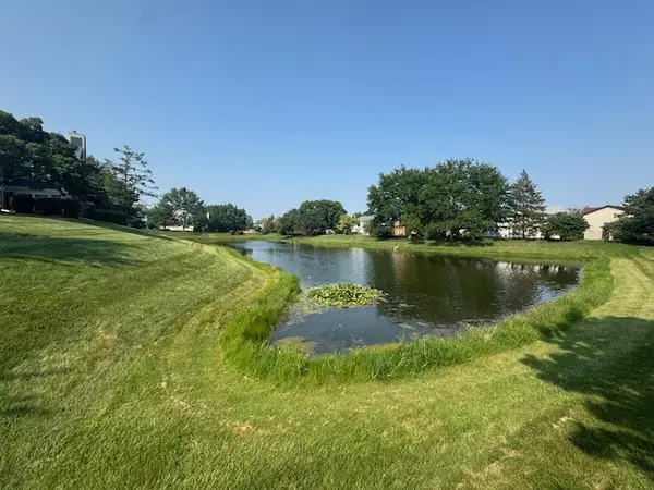 Elk Grove Village, IL 60007,600 Stone Brook CT #600