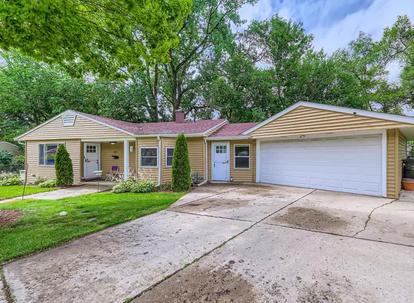 31 Sparrow CT, Carpentersville, IL 60110
