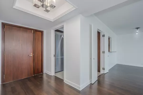 Chicago, IL 60611,132 E Delaware PL #4905