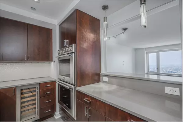 Chicago, IL 60611,132 E Delaware PL #4905