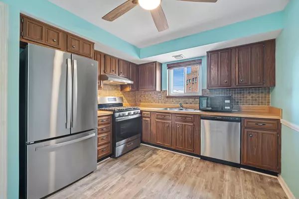 Chicago, IL 60656,8511 W Catherine AVE #287