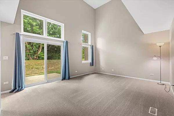 Palatine, IL 60074,748 E Whispering Oaks CT