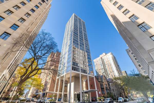1300 N Astor ST #15AB, Chicago, IL 60610