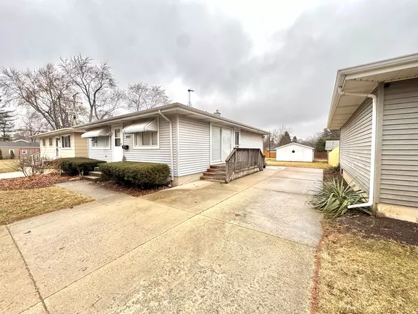 Zion, IL 60099,2017 Ezra AVE