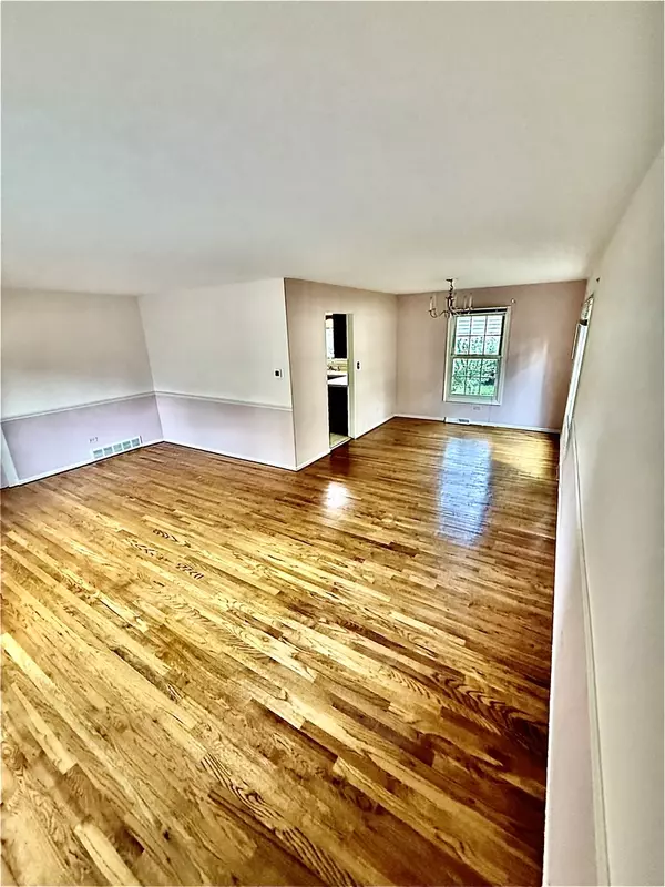 Libertyville, IL 60048,827 5th AVE