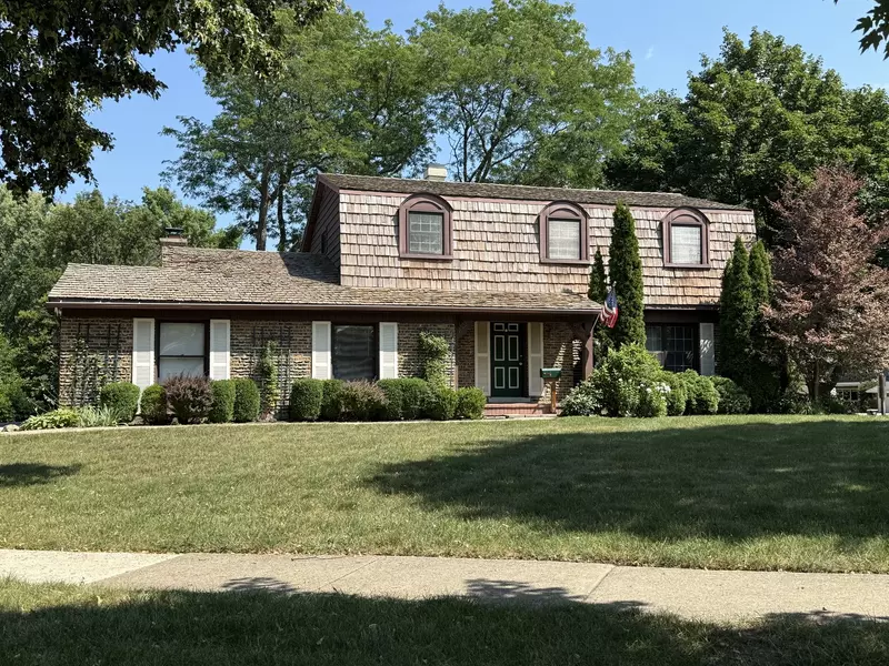 827 5th AVE, Libertyville, IL 60048
