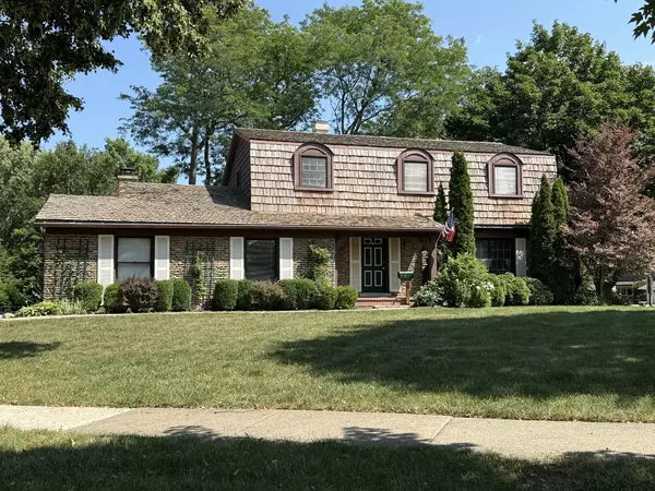 827 5th AVE, Libertyville, IL 60048